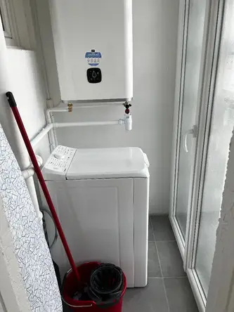 Cellier avec lave-linge et chauffe-eau — colocation Cours Emile Zola